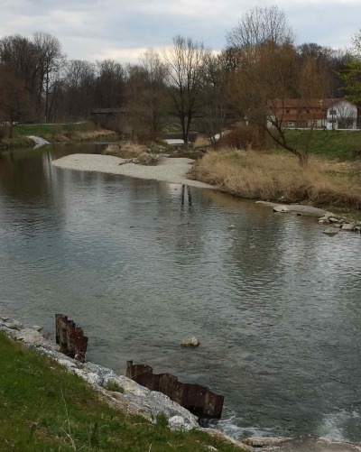 Verrostete Spundwände in der Mangfall