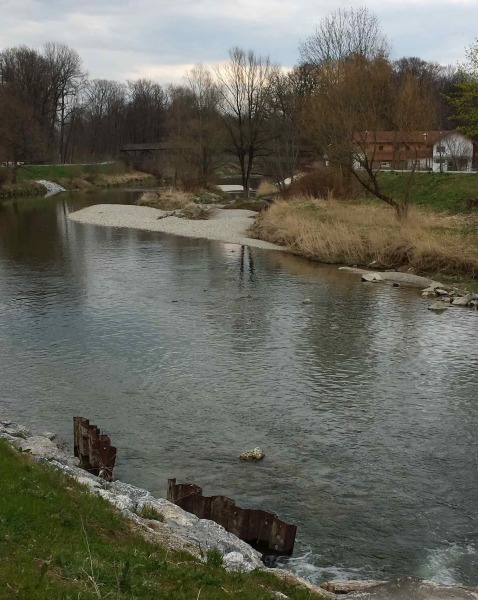 Verrostete Spundwände in der Mangfall